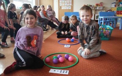 „WESOŁE SMYKI UCZĄ SIĘ MATEMATYKI” –  ZABAWY ROZWIJAJĄCE EDUKACJĘ MATEMATYCZNĄ