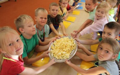 „Wszyscy jabłka chętnie jemy i dzień jabłka świętujemy” – obchody Dnia Jabłka we wszystkich grupach